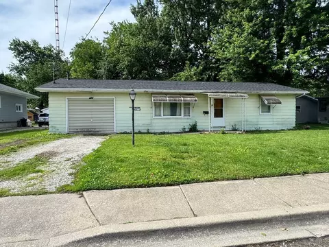 506 E Stevenson St, Taylorville, IL 62568