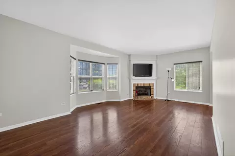 Living - 1051 Delta Dr, Elgin, IL 60123 photo 2 of 5