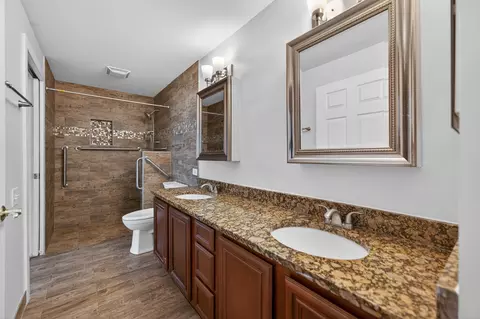 Bath - 1051 Delta Dr, Elgin, IL 60123 photo 1 of 3