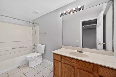 Bath - 1051 Delta Dr, Elgin, IL 60123 photo 3 of 3