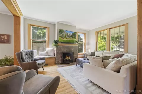 Living - 132 S Wright St, Naperville, IL 60540 photo 3 of 5