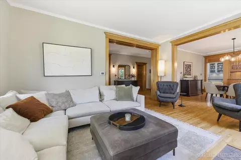 Living - 132 S Wright St, Naperville, IL 60540 photo 2 of 5