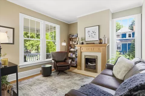 Living - 132 S Wright St, Naperville, IL 60540 photo 4 of 5