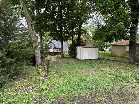 Exterior - 1019 Prospect St, Elgin, IL 60120 photo 4 of 5