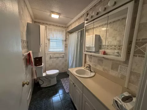 Bath - 1019 Prospect St, Elgin, IL 60120 photo 1 of 1
