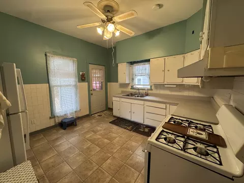 Kitchen - 1019 Prospect St, Elgin, IL 60120 photo 1 of 2