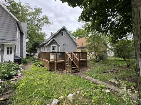 Exterior - 1019 Prospect St, Elgin, IL 60120 photo 3 of 5