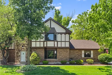 11716 S Black Forest Ln, Palos Park, IL 60464