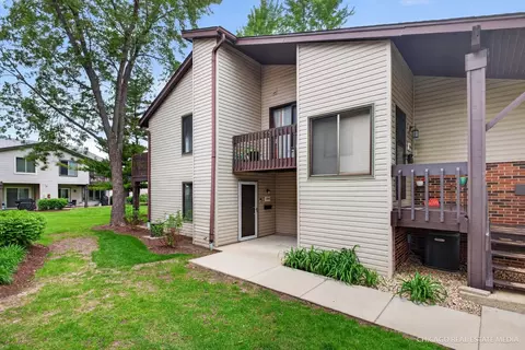 1326 Kingsbury Dr #6, Hanover Park, IL 60133