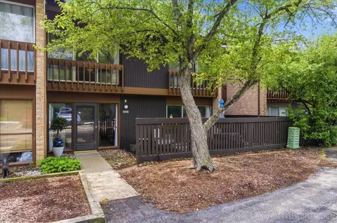 5936 Greenview Rd #5936, Lisle, IL 60532