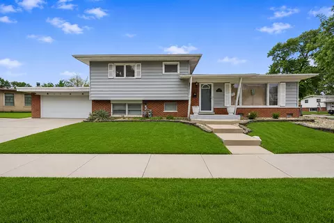 150 Terrace Dr, Chicago Heights, IL 60411
