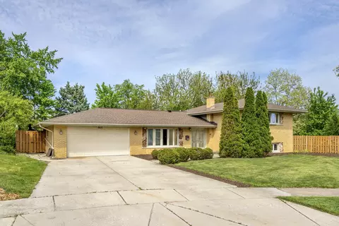 8610 Orchard Dr, Hickory Hills, IL 60457