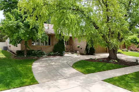 437 N Kevin Dr, Addison, IL 60101