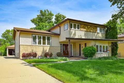 1413 N Burning Bush Ln, Mount Prospect, IL 60056