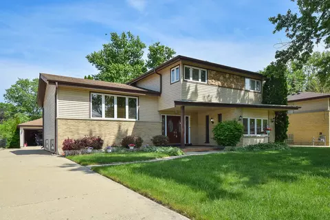 1413 N Burning Bush Ln, Mount Prospect, IL 60056