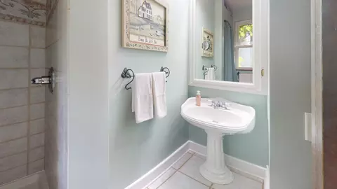 Bath - 315 E Union Ave, Wheaton, IL 60187 photo 4 of 5