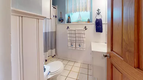 Bath - 315 E Union Ave, Wheaton, IL 60187 photo 5 of 5
