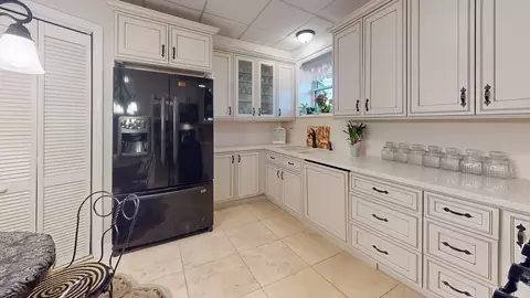 Kitchen - 315 E Union Ave, Wheaton, IL 60187 photo 5 of 6