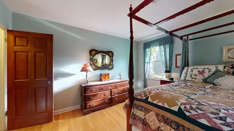 Bedroom - 315 E Union Ave, Wheaton, IL 60187 photo 5 of 19
