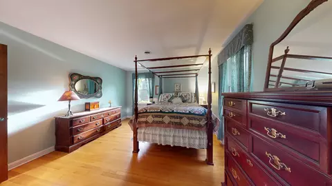 Bedroom - 315 E Union Ave, Wheaton, IL 60187 photo 4 of 19
