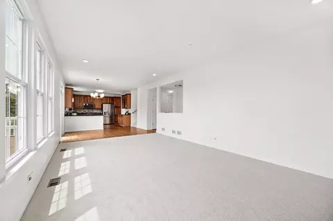 Living - 1285 Mallard Ln, Hoffman Estates, IL 60192 photo 6 of 8