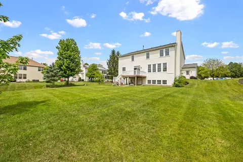 Exterior - 1285 Mallard Ln, Hoffman Estates, IL 60192 photo 8 of 13