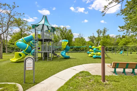 View/Area - 1285 Mallard Ln, Hoffman Estates, IL 60192 photo 2 of 9