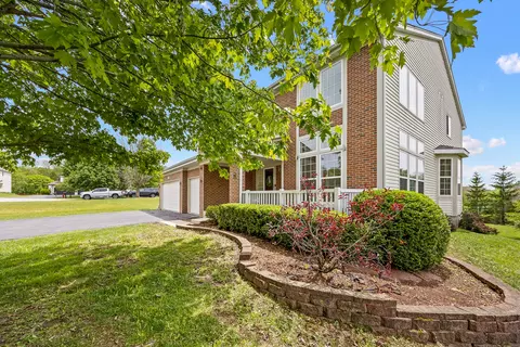 Exterior - 1285 Mallard Ln, Hoffman Estates, IL 60192 photo 6 of 13