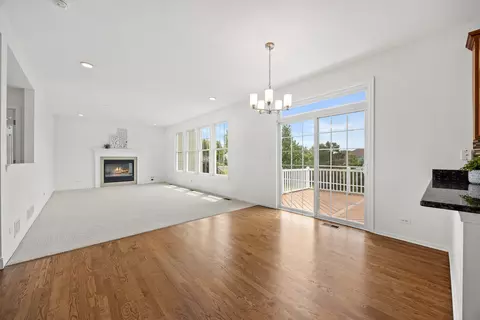 Living - 1285 Mallard Ln, Hoffman Estates, IL 60192 photo 5 of 8