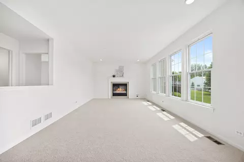 Living - 1285 Mallard Ln, Hoffman Estates, IL 60192 photo 7 of 8