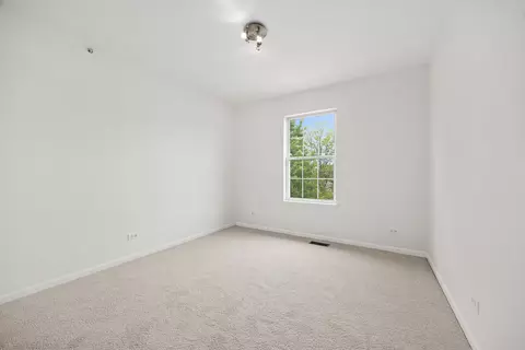 Bedroom - 1285 Mallard Ln, Hoffman Estates, IL 60192 photo 6 of 6