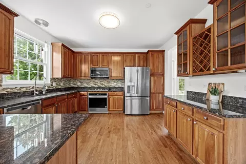Kitchen - 1285 Mallard Ln, Hoffman Estates, IL 60192 photo 2 of 3