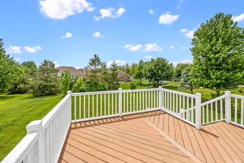 Exterior - 1285 Mallard Ln, Hoffman Estates, IL 60192 photo 10 of 13
