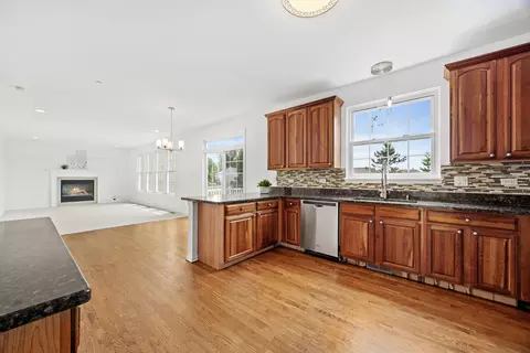 Kitchen - 1285 Mallard Ln, Hoffman Estates, IL 60192 photo 1 of 3