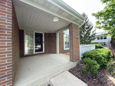 Exterior - 1285 Mallard Ln, Hoffman Estates, IL 60192 photo 4 of 13