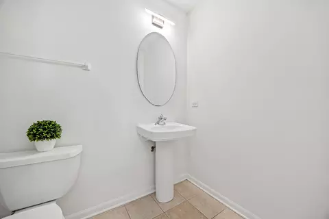 Bath - 1285 Mallard Ln, Hoffman Estates, IL 60192 photo 1 of 4