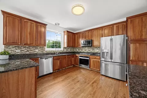 Kitchen - 1285 Mallard Ln, Hoffman Estates, IL 60192 photo 3 of 3