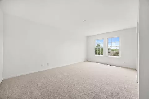 Bedroom - 1285 Mallard Ln, Hoffman Estates, IL 60192 photo 1 of 6