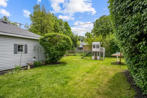 Exterior - 1325 E Walnut Ave, Des Plaines, IL 60016 photo 3 of 4