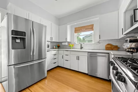 Kitchen - 1325 E Walnut Ave, Des Plaines, IL 60016 photo 1 of 3