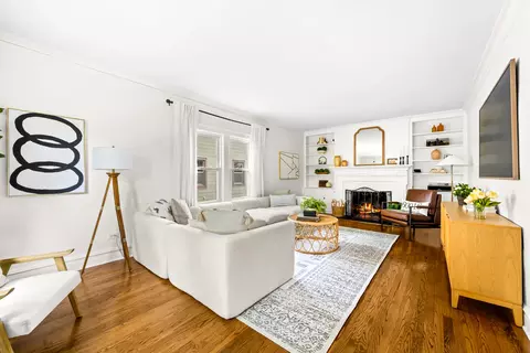 Living - 1325 E Walnut Ave, Des Plaines, IL 60016 photo 1 of 5