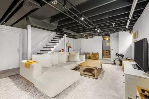 Living - 1325 E Walnut Ave, Des Plaines, IL 60016 photo 5 of 5
