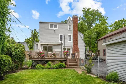 Exterior - 1325 E Walnut Ave, Des Plaines, IL 60016 photo 4 of 4