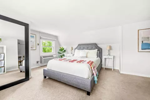 Bedroom - 1325 E Walnut Ave, Des Plaines, IL 60016 photo 5 of 5