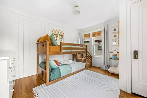 Bedroom - 1325 E Walnut Ave, Des Plaines, IL 60016 photo 3 of 5