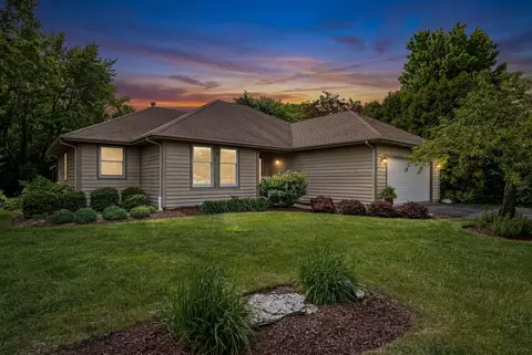 1680 Logan St, Roselle, IL 60172