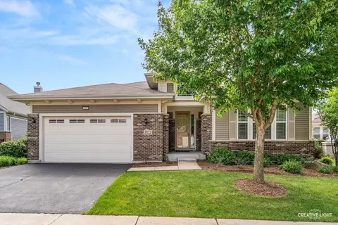 2832 Chevy Chase Ln, Naperville, IL 60564