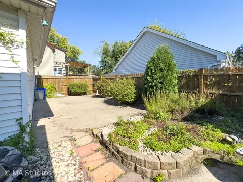 Exterior - 8636 40th St, Lyons, IL 60534 photo 2 of 6