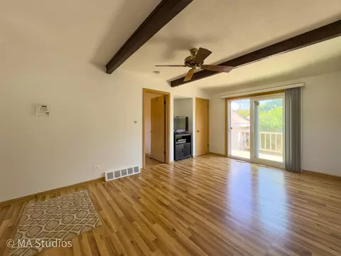 Living - 8636 40th St, Lyons, IL 60534 photo 7 of 8