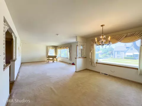 Living - 8636 40th St, Lyons, IL 60534 photo 1 of 8